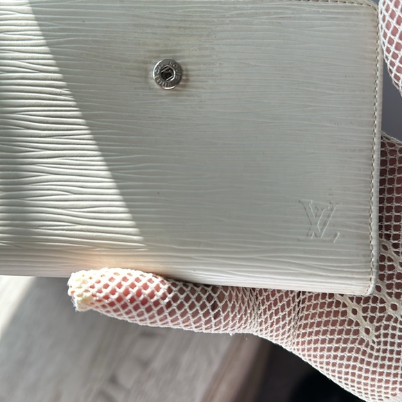 Louis Vuitton Off white Epi kisslock wallet - Picture 8 of 13